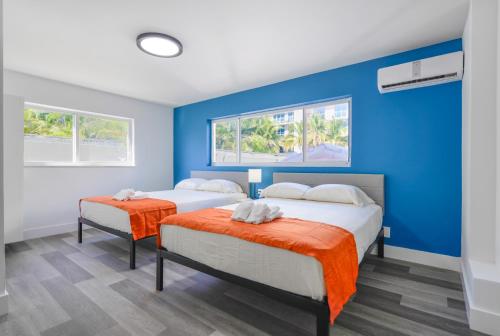 Ένα ή περισσότερα κρεβάτια σε δωμάτιο στο Radiant Unit with parking and pool - M26