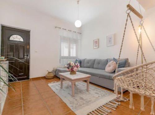 a living room with a couch and a table at Casa Cinco in Lagos