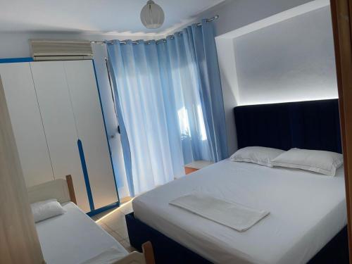 Llit o llits en una habitació de Rian Apartment