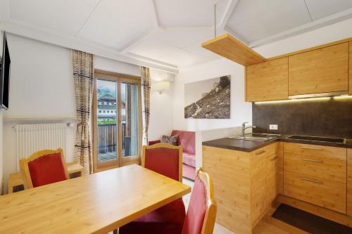 a kitchen and dining room with a wooden table at Kriendl Nr 2 in Valdaora