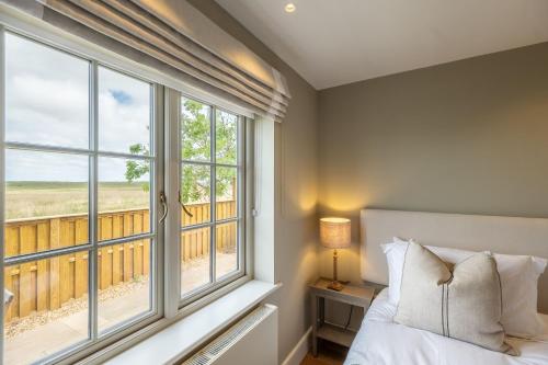 Postel nebo postele na pokoji v ubytování Garden Cottage Brancaster