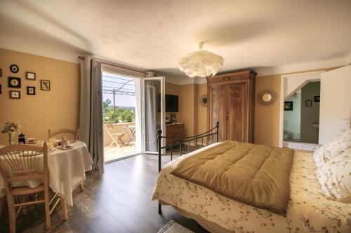 Postel nebo postele na pokoji v ubytování Juste en Provence
