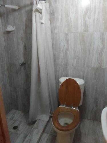 Waterfall Hostelにあるバスルーム