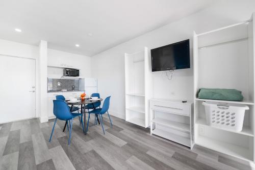 Φωτογραφία από το άλμπουμ του Amazing Balcony Studio at the beach with Parking -M44 στο Χόλιγουντ