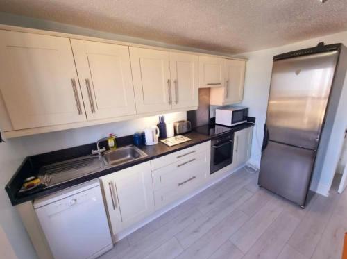 Η κουζίνα ή μικρή κουζίνα στο Sea views, big 2 Bed Flat close to beach & harbour