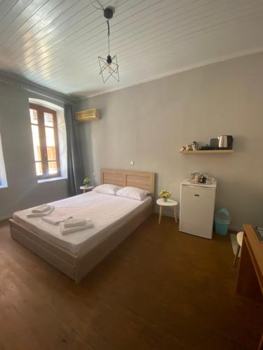 a bedroom with a large bed in a room at spla apartments 3 , Διαμέρισμα στην πόλη των Χανίων in Chania Town