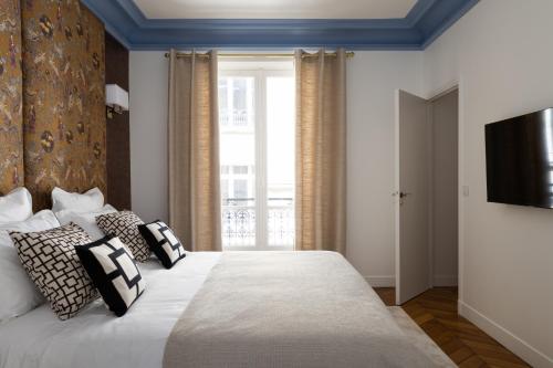 Champs Élysées Montaigne Luxury 2 bedroom