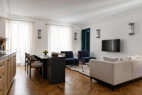 Champs Élysées Montaigne Luxury 2 bedroom