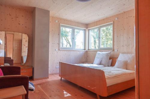 Ένα ή περισσότερα κρεβάτια σε δωμάτιο στο Holz100-Musterhaus Gotha