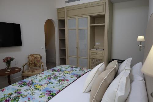 Postel nebo postele na pokoji v ubytování Finca Sa Bastida Luxury Retreat & Spa Adults Only - Over 14