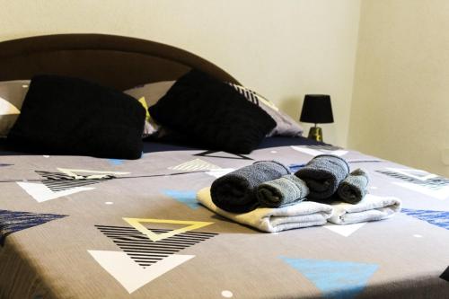Una cama o camas en una habitación de Apartments Ajla