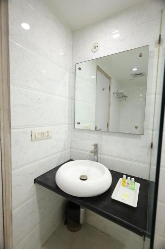 Koupelna v ubytování Airport Hotel Ramhan Palace Mahipalpur