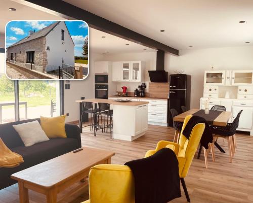 une cuisine et un salon avec un canapé et une table dans l'établissement Gîte chez René, à Fresville