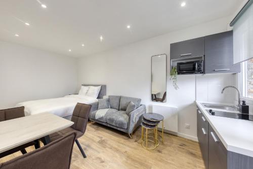 Kuchyň nebo kuchyňský kout v ubytování Luxueux et cosy - Bobigny -Paris