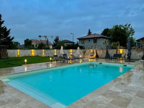 Photo de la galerie de l'établissement Maison près du Stade Groupama Stadium, Eurexpo, Aeroport de Lyon, à Pusignan