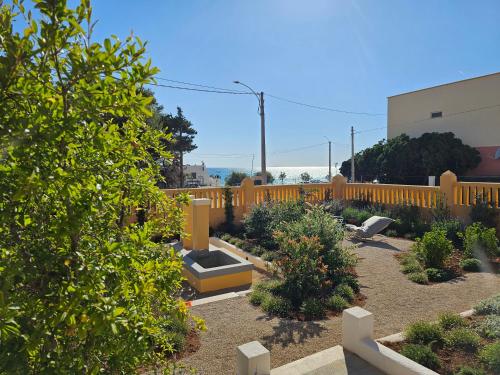 Ein Garten an der Unterkunft Costiero Elegant Suites B&B Gallipoli