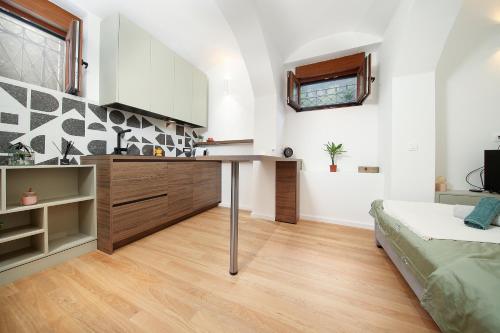 La verita 1 st line with garden