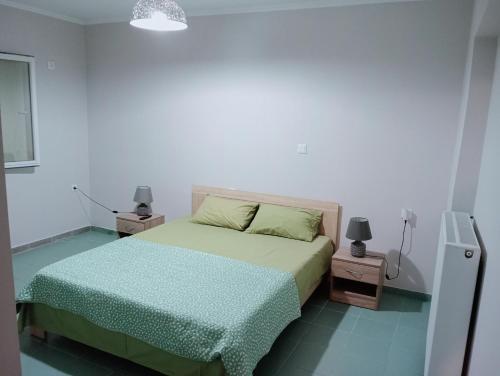 Postel nebo postele na pokoji v ubytování Spiros House