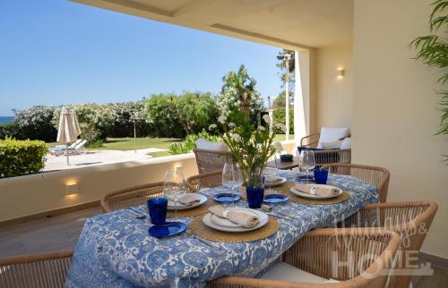 Holidays & Home Beachfront Neptuno III , sea views,and garden,Elviria
