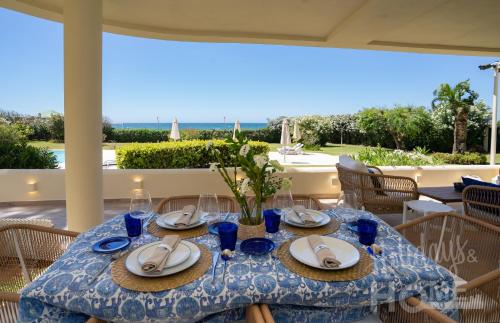 Holidays & Home Beachfront Neptuno III , sea views,and garden,Elviria