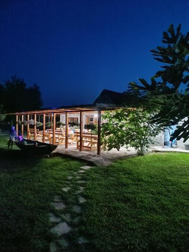 Zahrada ubytování Balabani Local Stay