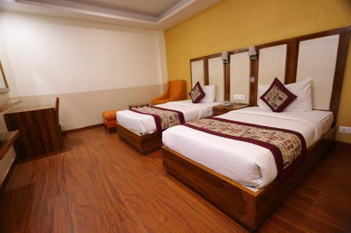 Postel nebo postele na pokoji v ubytování Airport Hotel Ramhan Palace Mahipalpur