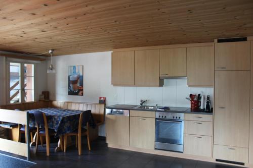 Kuchyň nebo kuchyňský kout v ubytování Chalet Sunnegg