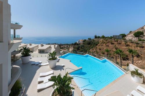 Panoramic sea view 4 Bedroom stupa Duplex with Jacuzzi
