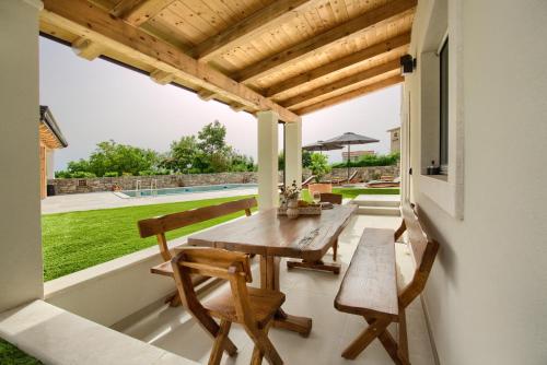 Un patio o zona al aire libre en Villa Istra Pohman