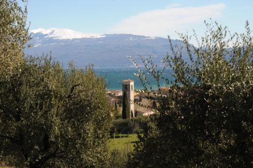 a view of a town with a mountain in the background at Residence Boschetti in Manerba del Garda