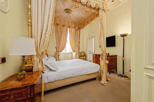 YCH-Bridgerton house a Campo de Fiori