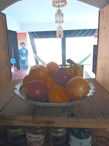 a bowl of fruit on top of a shelf at El kincho hostel bike in La Cruz