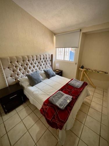 a bedroom with a large bed in a room at Casa-Alojamiento Tierra roja in Arandas