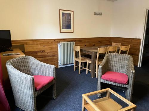 LE CHALET - Piscine 5 - 2 Pièces pour 9 Personnes MAE-8714