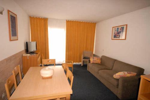 LE CHALET - Piscine 10 - 3 Pièces pour 8 Personnes MAE-8884