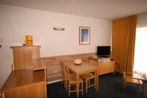 LE CHALET - Piscine 8 - Studio pour 4 Personnes MAE-8894