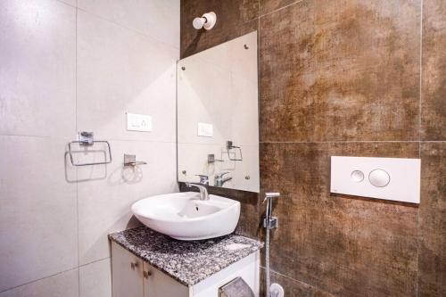 Koupelna v ubytování Elite Enclave - Spark - 2BHK Luxury Serviced Apartment