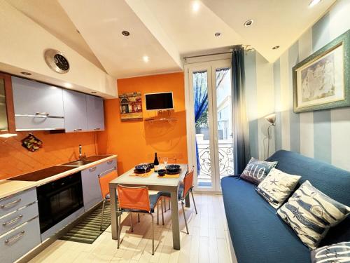 Photo de la galerie de l'établissement -DA ZIA RO'- Promenade Des Anglais FRONT BEACH - AIR C - FREE PARKING, à Nice