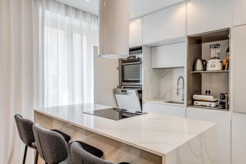 TOP LOCATION! SPACIOUS LUX APARTMENT -5 min from BEACH & CENTRE