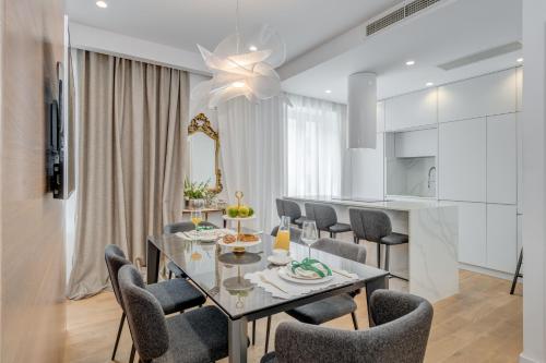 TOP LOCATION! SPACIOUS LUX APARTMENT -5 min from BEACH & CENTRE