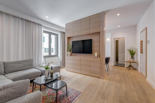 TOP LOCATION! SPACIOUS LUX APARTMENT -5 min from BEACH & CENTRE