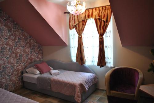 a bedroom with a bed and a window at Flamingo in Poręba Żegoty