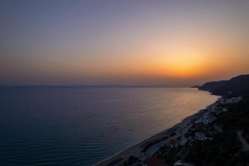 Gallery image of Elysium Seaside in Loutsa
