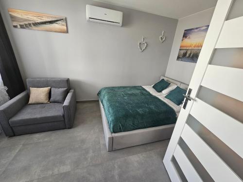 Ένα ή περισσότερα κρεβάτια σε δωμάτιο στο Apartament Słowik Dębina 24