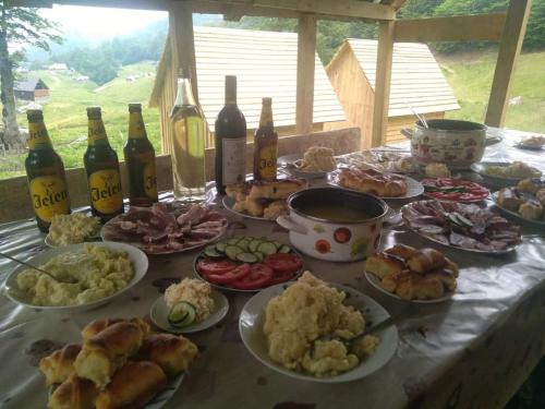 Φαγητό σε αυτό το διαμέρισμα ή κάπου εκεί κοντά