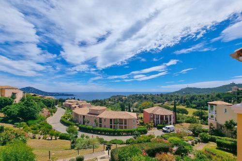 Sea view apartment 6 pers near the beaches in Agay