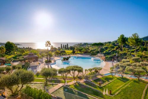Sea view apartment 6 pers near the beaches in Agay