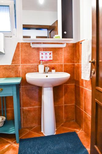 Bilik mandi di Casa Georgea