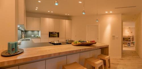 a kitchen with a bowl of fruit on a counter at Villa Mila in Selca