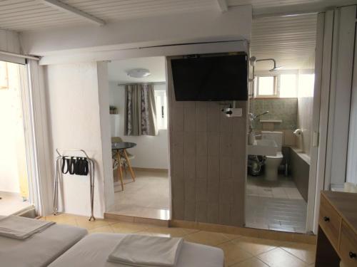 Ένα μπάνιο στο Agrellis Apartments